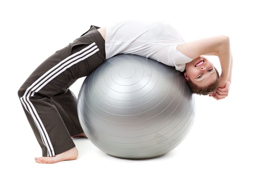 Упражнения на растяжку на фитнес-мяче